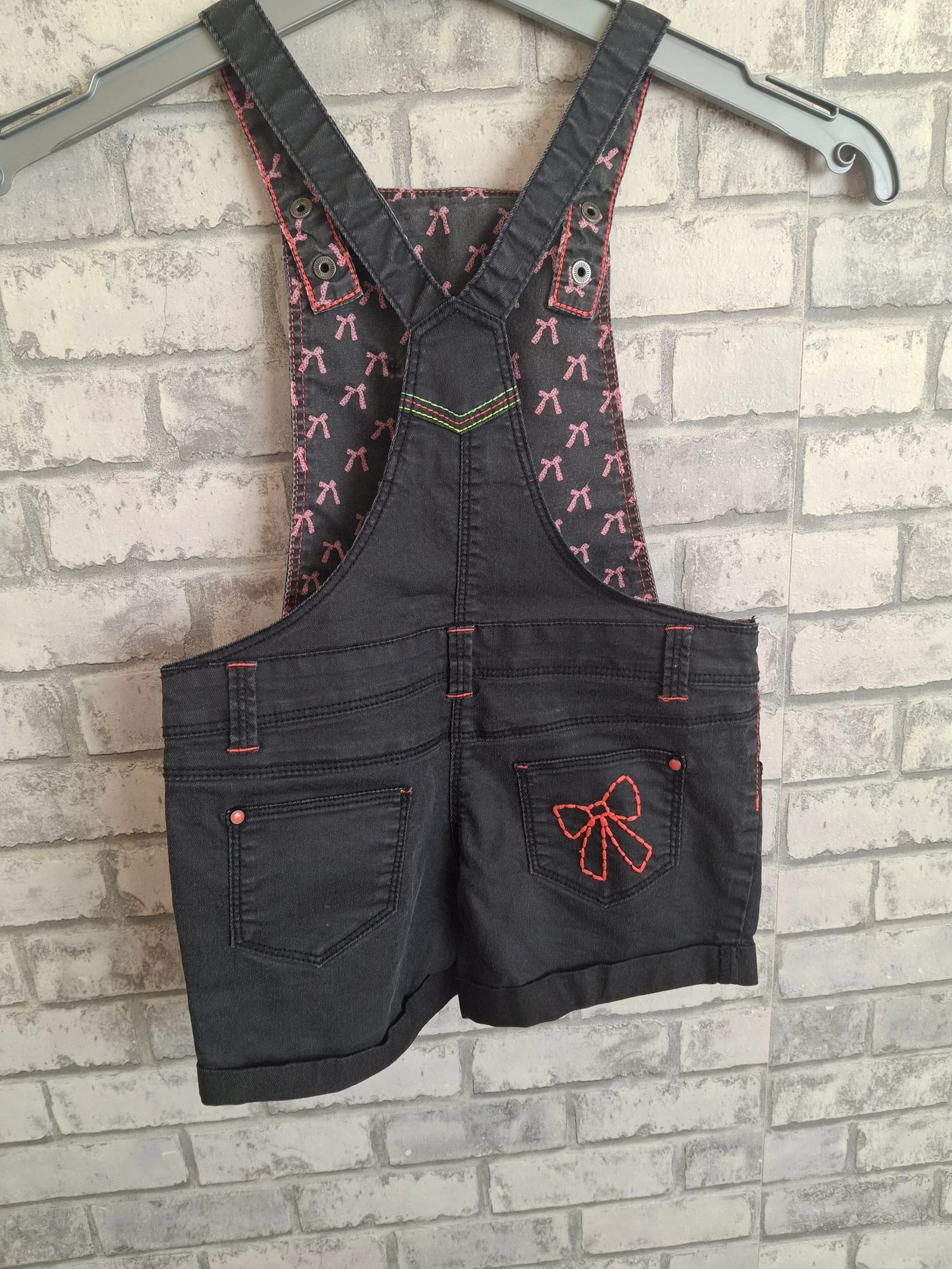 Black children's short jumpsuit with embroidered bows size 5 years – photo 4